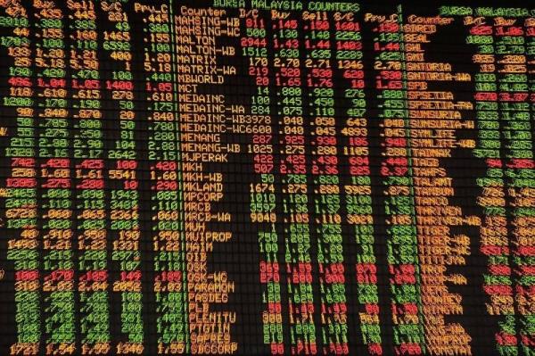 Bursa Malaysia remained on a downtrend at mid-afternoon due to lacklustre trading.— Bernama pic