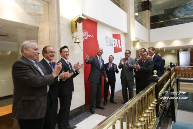 Dennis Melka and other leaders of Cacao del Peru Norte at the Lima Stock Exchange. Image by the Lima Stock Exchange.