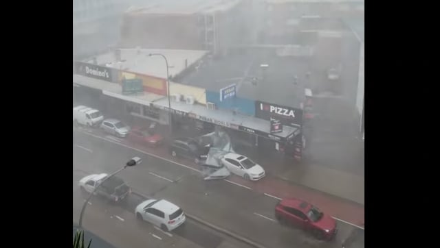 Australia: me<em></em>tal roof crashes between cars during storm, watch viral video here