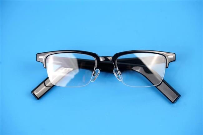 华为智能眼镜方形半方框图，将工作与生活无缝融合