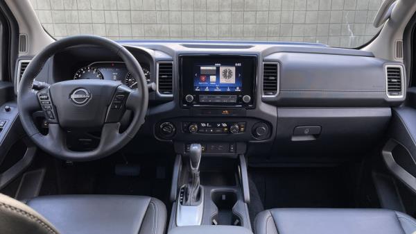 2012nissan Frontier Interior Review |优秀，背景下