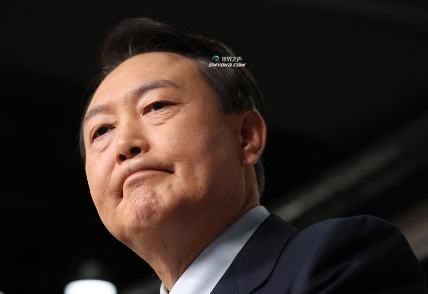 Yoon Suk-yeol, the presidential candidate of the main opposition People Power Party, announces disbandment of his election committee and to launch a new one, at the party headquarter in Yeouido, Seoul on Wednesday. (Yonhap)