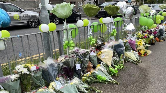 Floral tributes to Ryan O'Co<em></em>nnor in Newport
