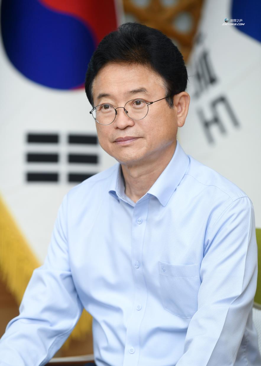 Lee Cheol-woo, governor of North Gyeo<em></em>ngsang Province (North Gyeo<em></em>ngsang Province government)