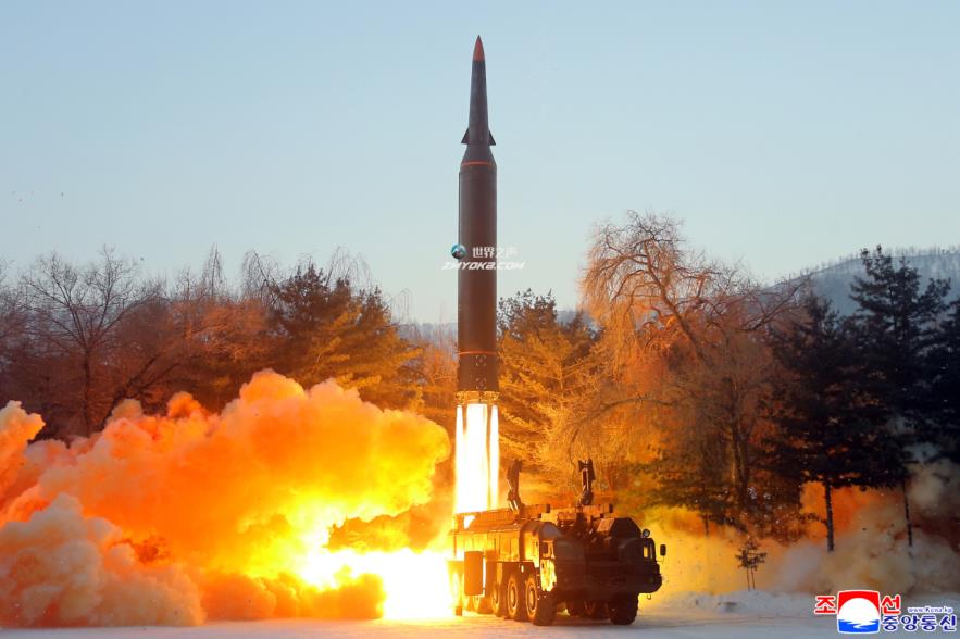This photo, released by North Korea`s official Korean Central News Agency on Jan. 6, 2022, shows what the North claims to be a new hyperso<em></em>nic missile being launched the previous day. (Yonhap)
