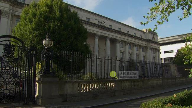 Ballymena:一名女子“被塞进车后被踩踏”，法庭听审