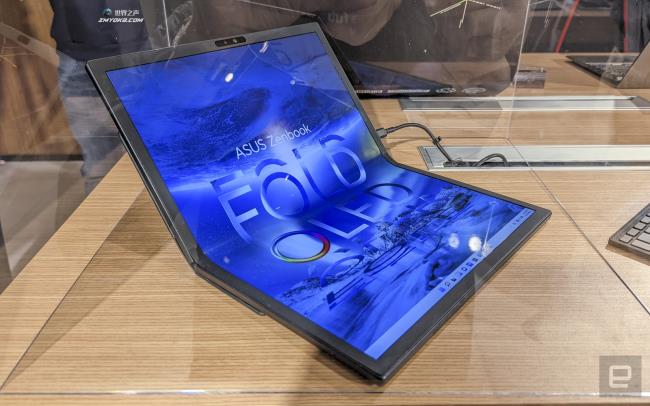 华硕宣布推出首款17英寸折叠笔记本电脑Zenbook 17折叠OLED