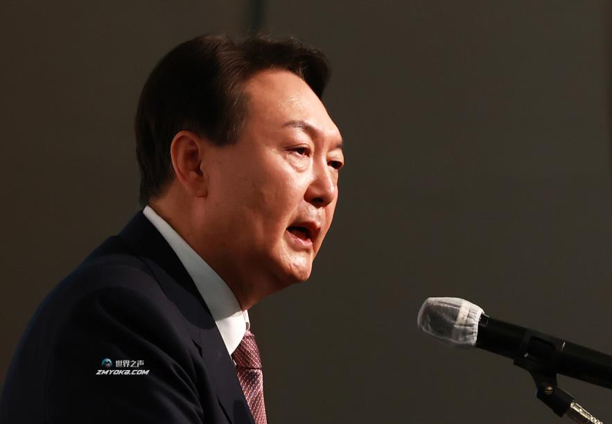 Yoon Suk-yeol, the presidential candidate of the People Power Party, speaks during a lecture event at a hotel in Incheon, 40 kilometers west of Seoul, on Monday. (Yonhap)