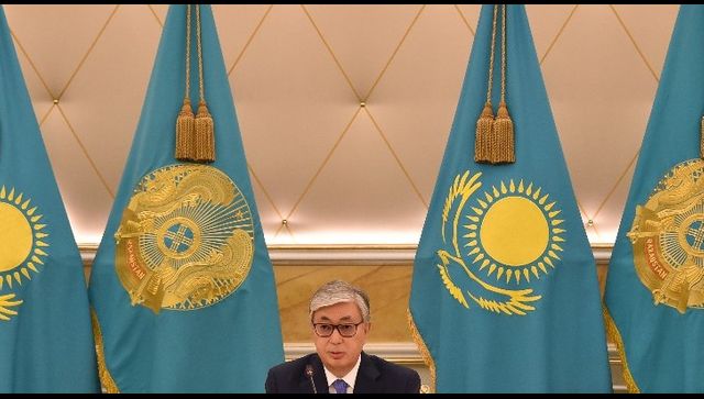 哈萨克斯坦总统表示，俄罗斯领导的部队将在两天内撤离，并指责前任造成动荡