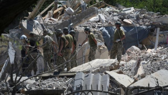 乌克兰战争:俄罗斯导弹袭击了敖德萨附近的居民区，造成至少21人死亡