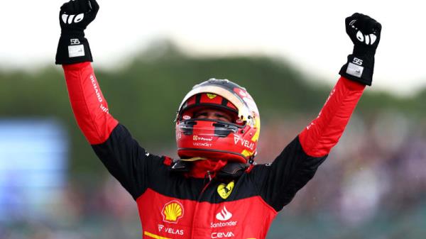 小卡洛斯·塞恩斯赢得英国大奖赛，这是他职业生涯的第一次F1胜利