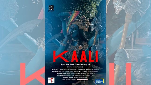 Leena Manimekalai在电影中展示了女神Kaali吸烟，因“伤害宗教情感”而面临严重反弹
