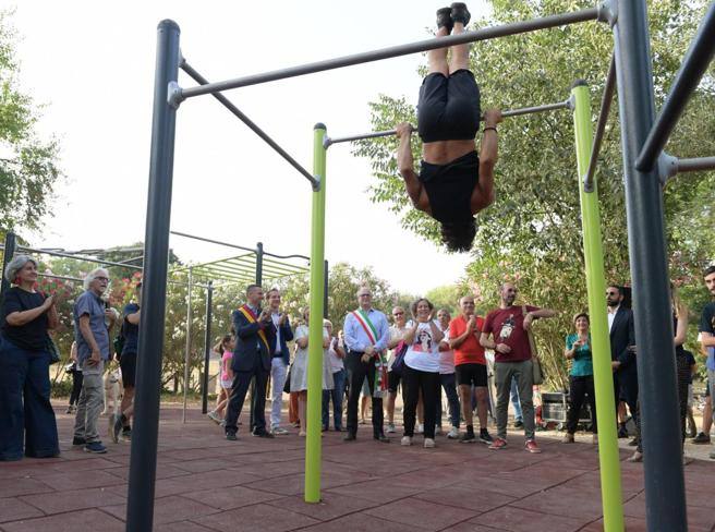 体育在罗马，市长瓜尔提耶里在卡法雷拉最新新闻公园为一个健身区揭幕