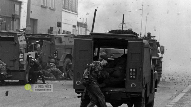 Soldiers running from a bomb in the Smithfield area of Belfast